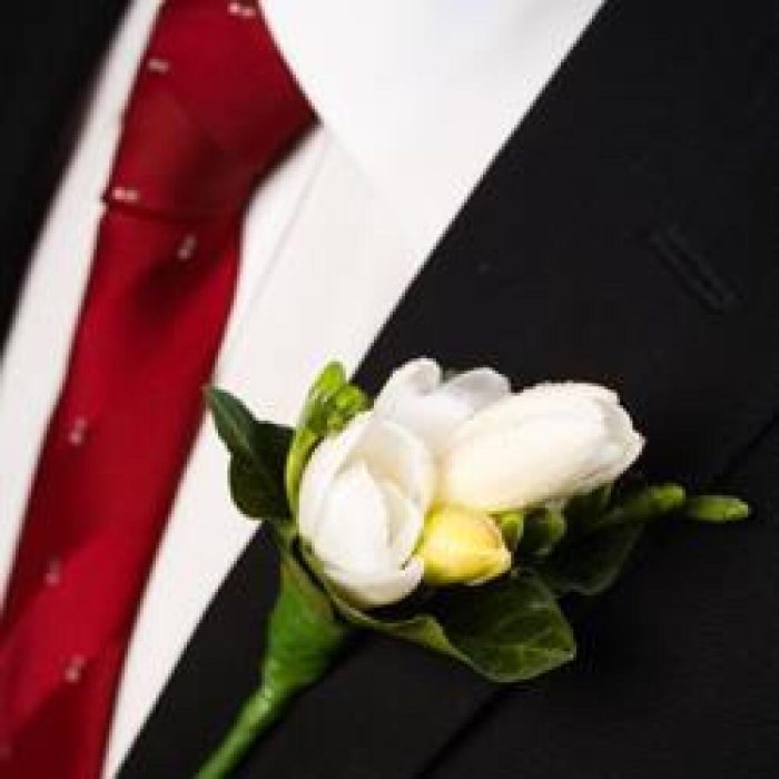 Buttonhole White Fresia