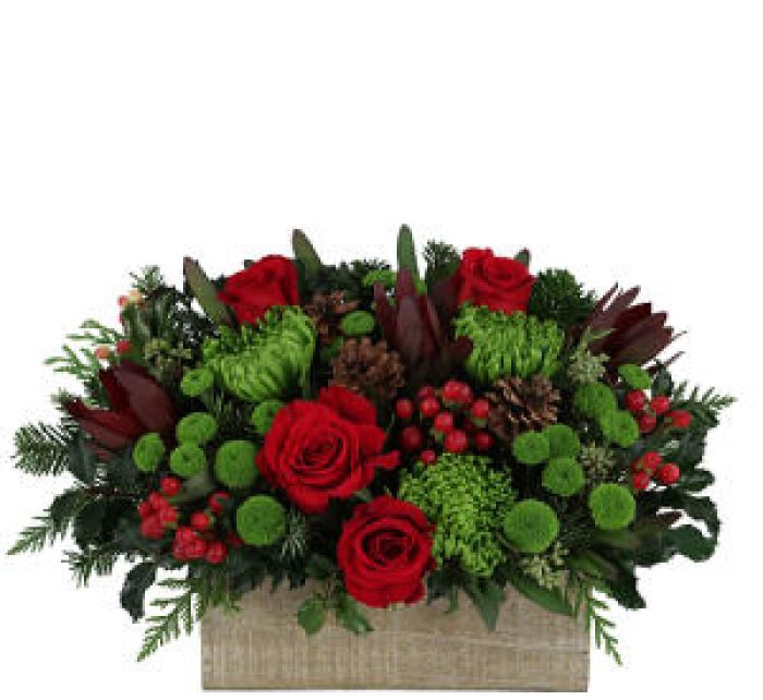 Modern Christmas Table Arrangement